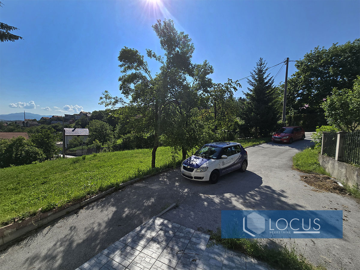 17 Pogled, dvorište.jpg